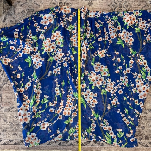 Floral Sheer Cover Oversized - Picture 5 of 5